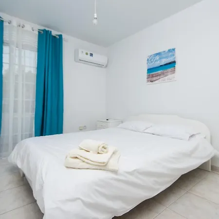 Apartmán Aurora Flat 102 *